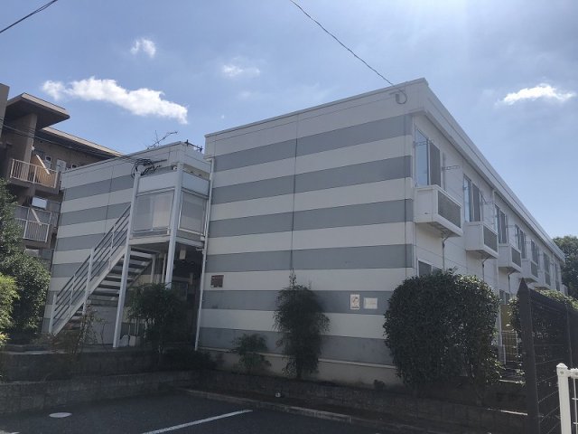 レオパレスK・K 113|尼崎市南塚口町(阪急神戸線塚口駅)のアパート外観 レオパレスK・K 113|尼崎市南塚口町(阪急神戸線塚口駅)のアパート外観