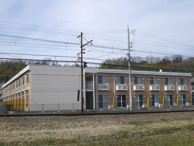 レオパレス六甲北二番館 206|神戸市北区道場町日下部(神戸電鉄三田線道場南口駅)のアパート外観 レオパレス六甲北二番館 206|神戸市北区道場町日下部(神戸電鉄三田線道場南口駅)のアパート外観