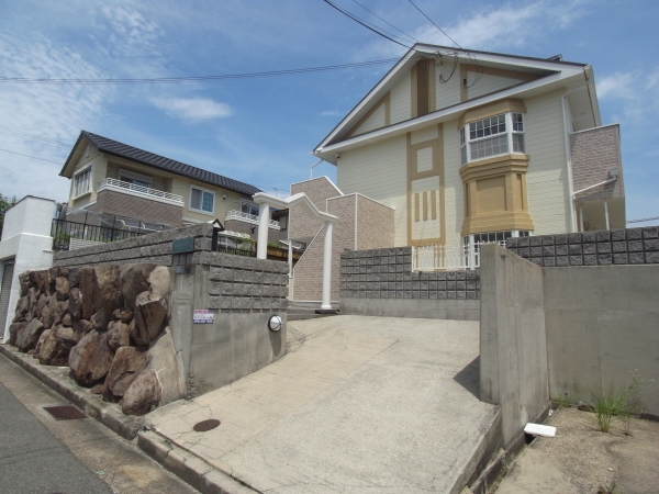 Carand’Ache|神戸市北区鈴蘭台南町(神戸電鉄粟生線西鈴蘭台駅)のアパート外観 Carand’Ache|神戸市北区鈴蘭台南町(神戸電鉄粟生線西鈴蘭台駅)のアパート外観